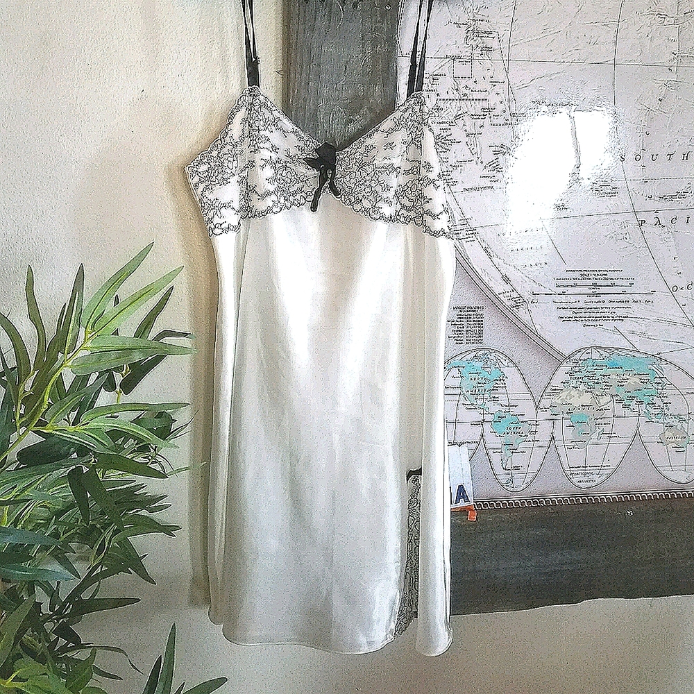 Thalia Sodi spaghetti strap Sexy camisole